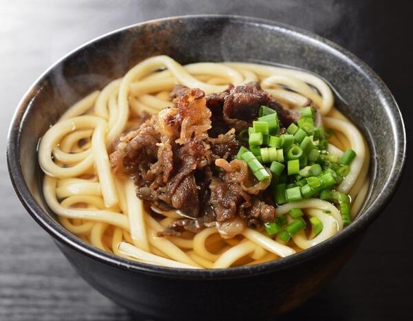 Sợi mì to và dài là nét độc đáo của món mì udon 