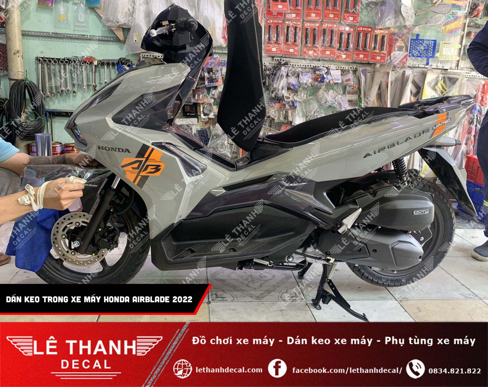 Dán keo trong Honda AirBlade 2022 - Bản giới hạn