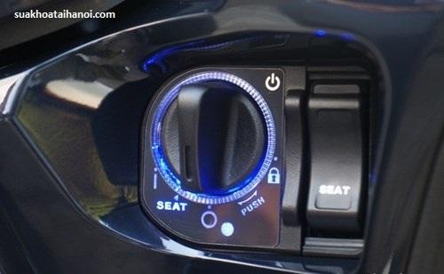 cách mở ổ khóa xe lead