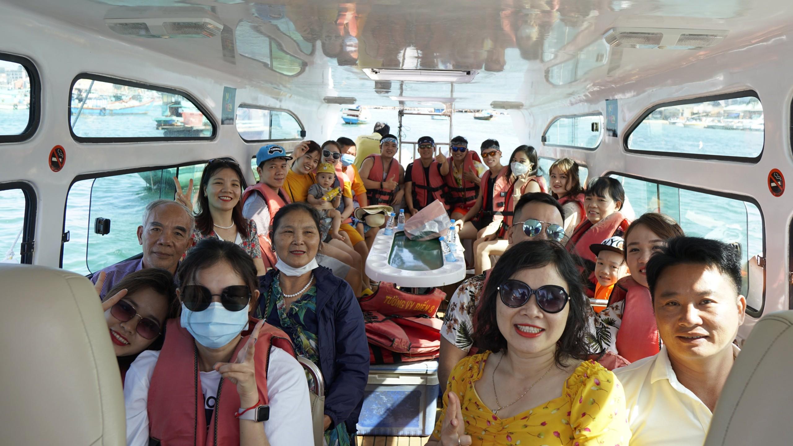 TOUR 4 ĐẢO + CÁP TREO HÒN THƠM + ĐI BỘ DƯỚI BIỂN