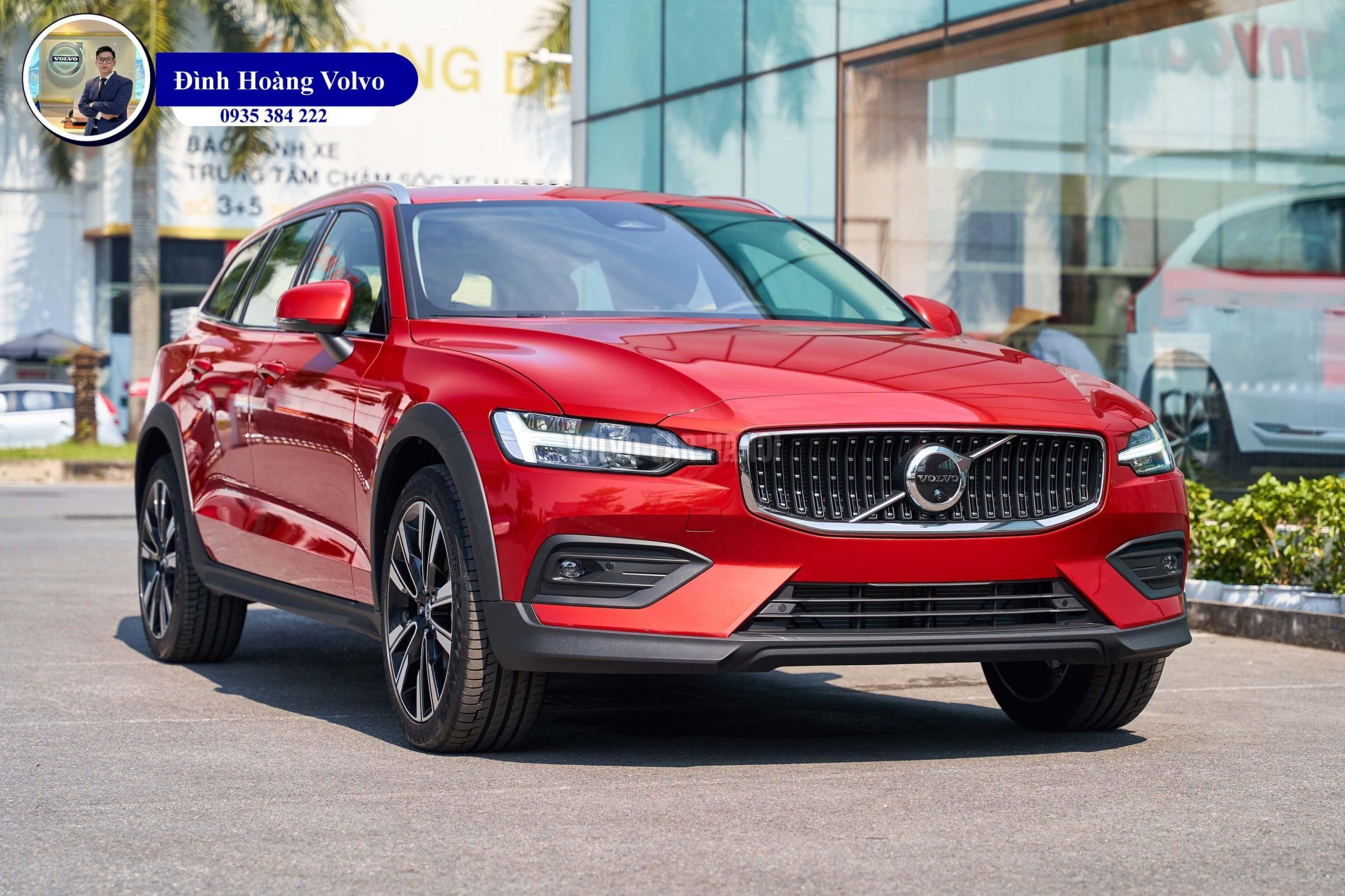 Hình ảnh thực tế chi tiết Volvo V60 B5 Ultimate 2023 Màu Đỏ Fusion Red nội thất Nâu Maroon và Đen Charcoal - Đình Hoàng Vovo