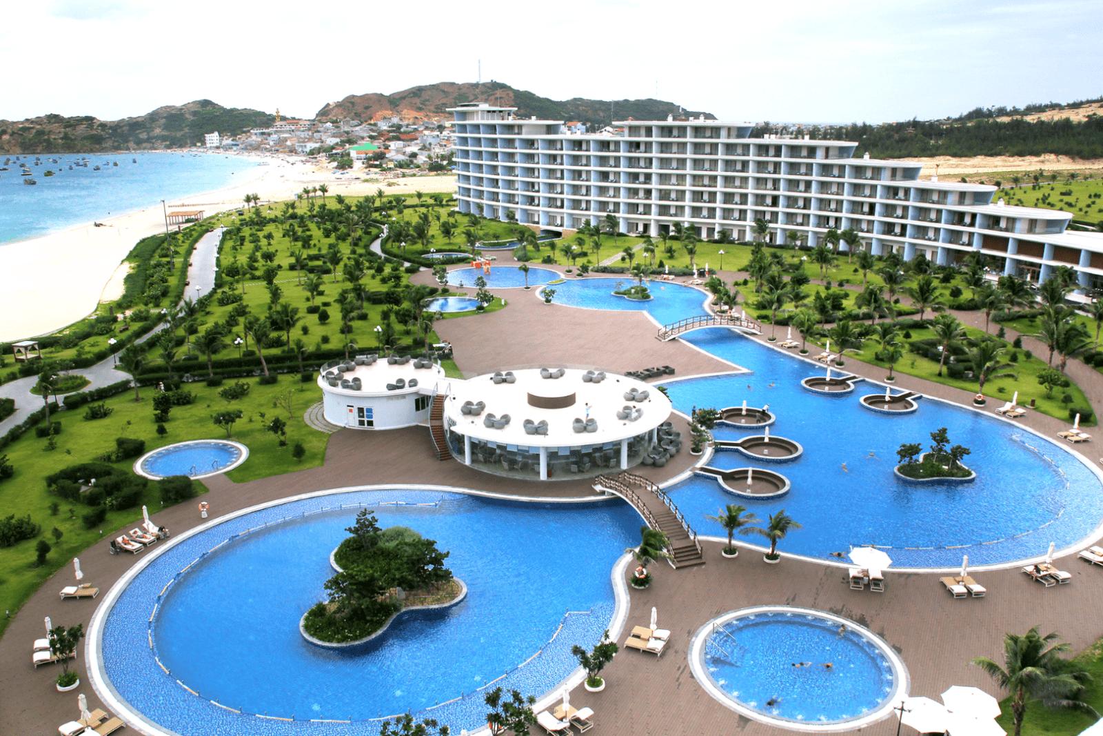 Ben-ngoai-FLC-Quy-Nhon
